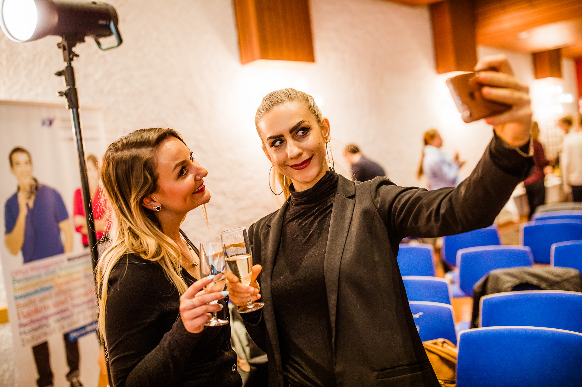 Export x3 5D4 9021 KVZ Diplomfeier Sozialversicherungsfachleute