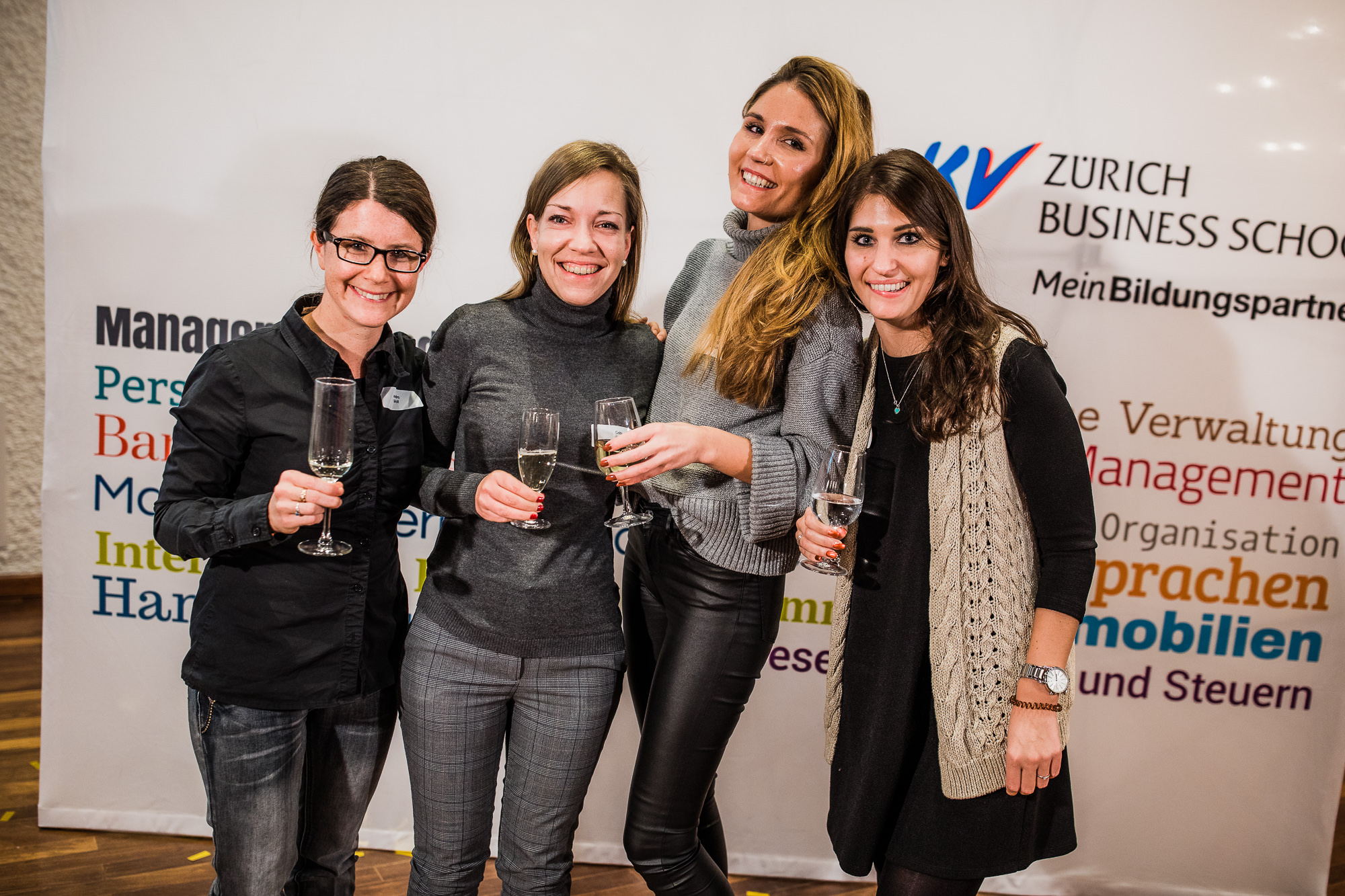 Export x3 5D4 9075 KVZ Diplomfeier Sozialversicherungsfachleute