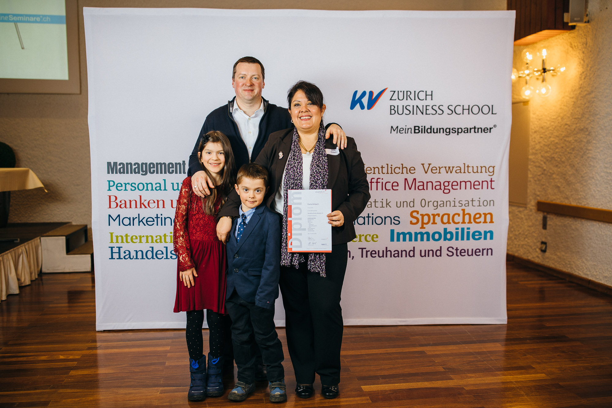 Export x3 5D4 2869 KVZ Diplomfeier Handelsschule&HWD