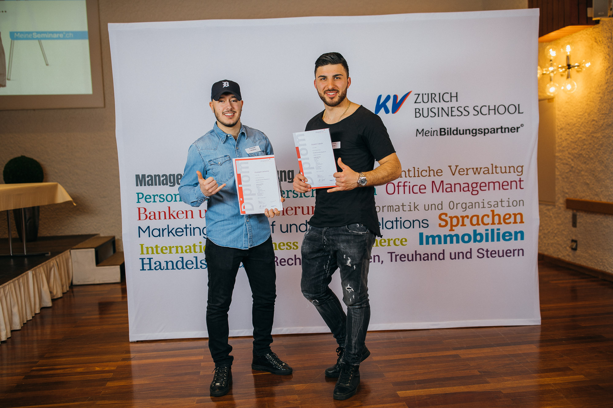 Export x3 5D4 2876 KVZ Diplomfeier Handelsschule&HWD