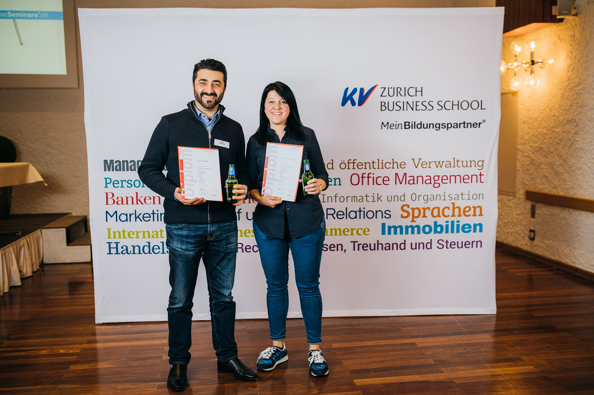 Export x3 5D4 2894 KVZ Diplomfeier Handelsschule&HWD