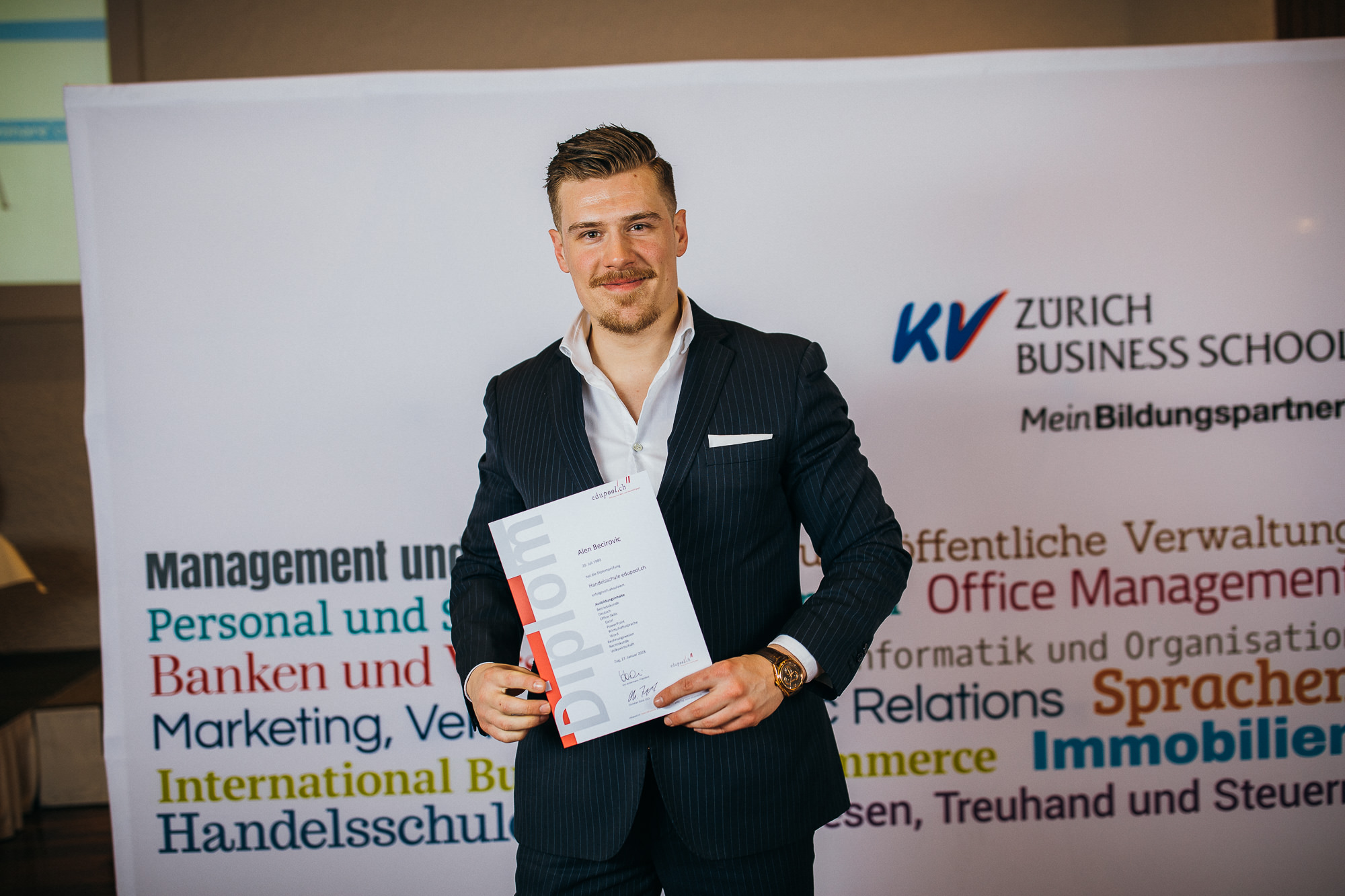 Export x3 5D4 2920 KVZ Diplomfeier Handelsschule&HWD