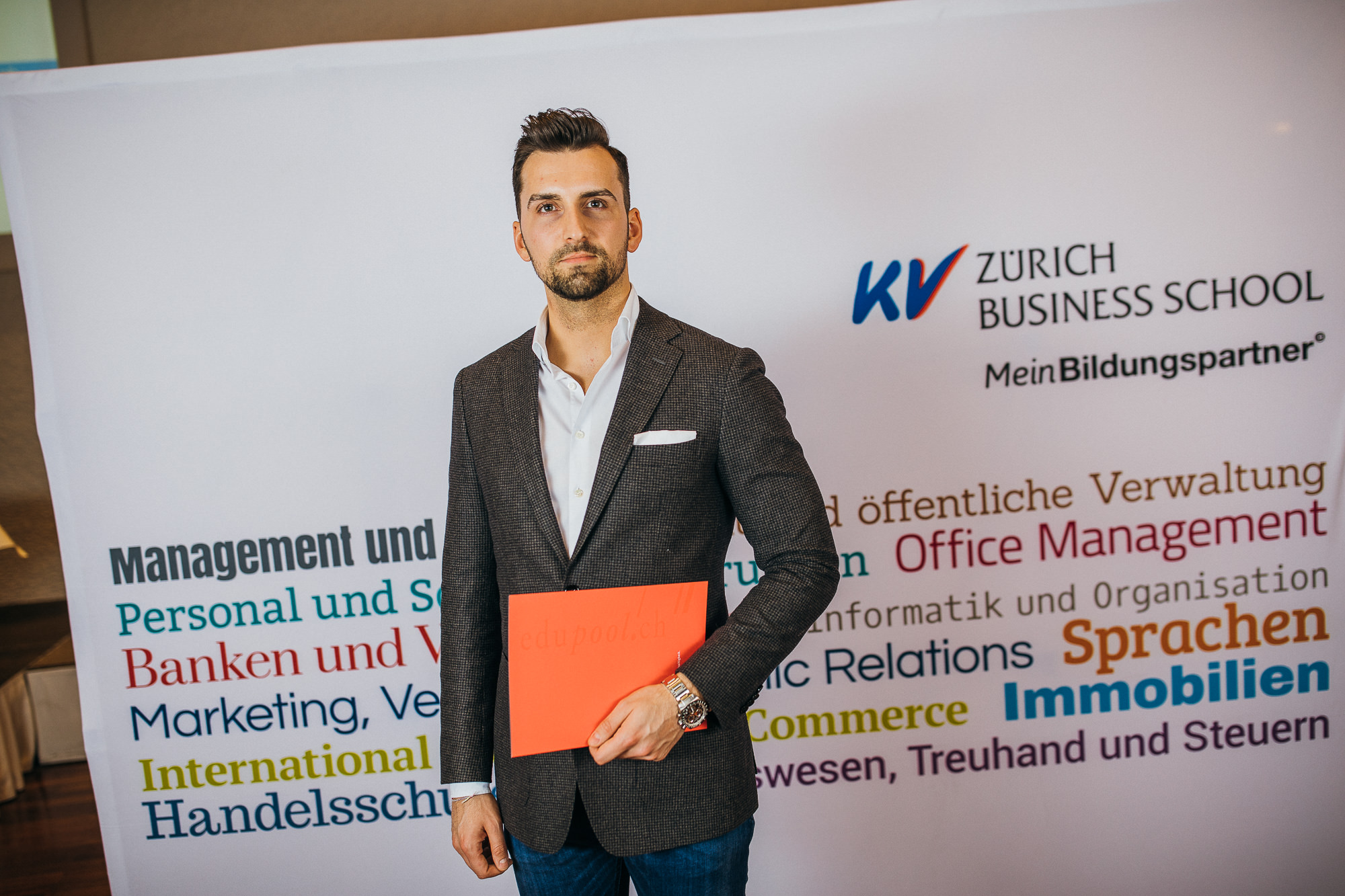 Export x3 5D4 2923 KVZ Diplomfeier Handelsschule&HWD