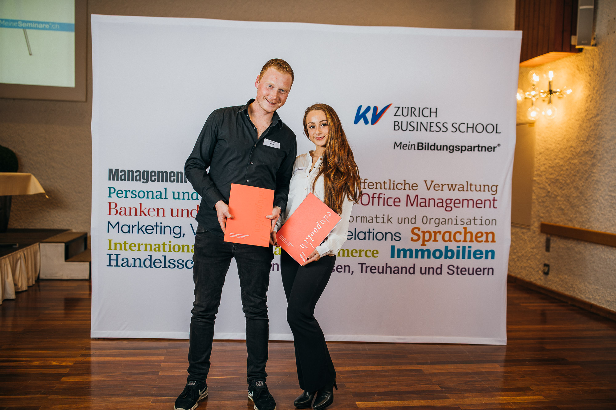 Export x3 5D4 2962 KVZ Diplomfeier Handelsschule&HWD