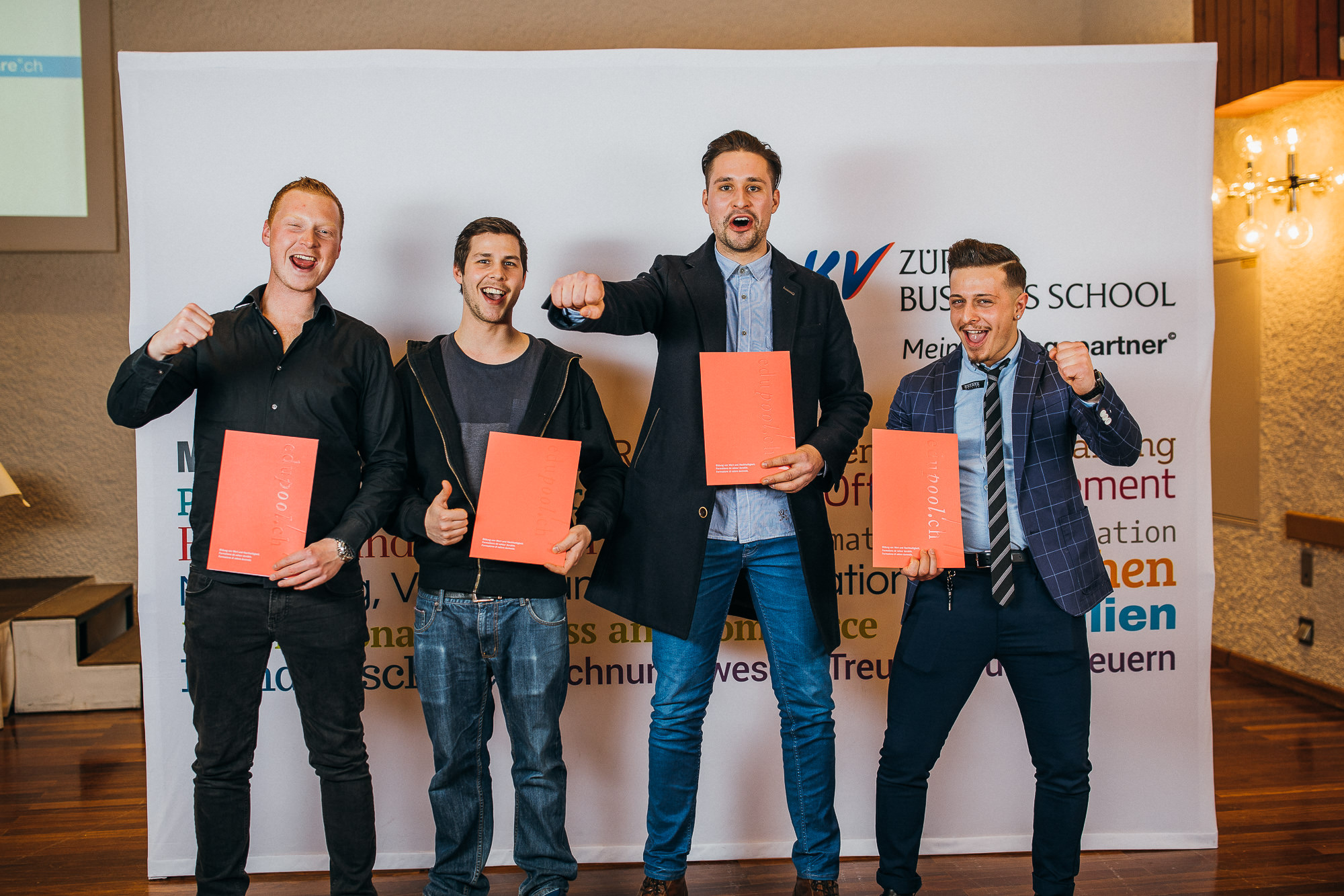 Export x3 5D4 2974 KVZ Diplomfeier Handelsschule&HWD