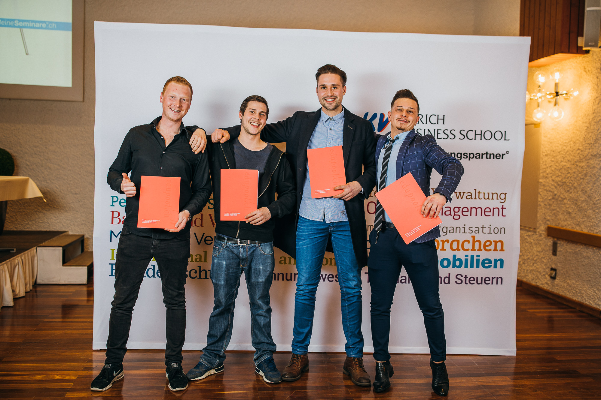 Export x3 5D4 2979 KVZ Diplomfeier Handelsschule&HWD